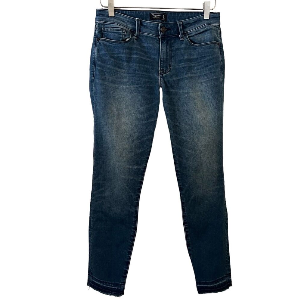 🌵Abercrombie & Fitch Harper Ankle Mid-Rise Frayed Hem Medium Wash Jeans - 26/2